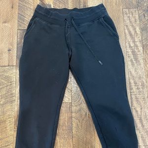 LuluLemon Scuba joggers, size 6